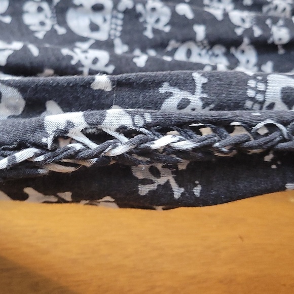 ☠LA Culture form-fitting semi-sheer skull top with open knotting on back/sleeve - Picture 9 of 9